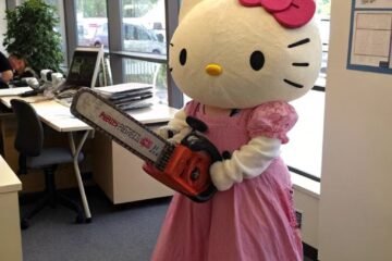 Como Hello Kitty con una motosierra en la oficina