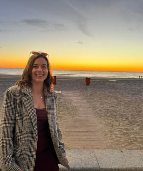 Antonia María Aragón Miranda: Una Promesa Literaria que Florece Desde Barbate