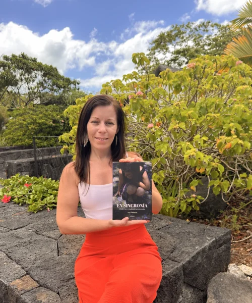 Ana Victoria Barresi presenta su primer libro «En sincronía», un viaje hacia el despertar personal