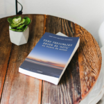 José Luis Aguilera González reflexiona sobre la vida y la eternidad en su nueva obra “Tres personajes desde el azul en busca de autor”