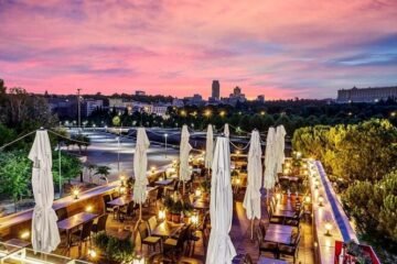 Noches de altura: terrazas con música, copas y vistas para un verano madrileño sin tregua