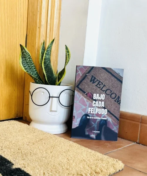 Marta de la Santísima Trinidad Castañeira abre las puertas de la memoria con un debut que huele a vida