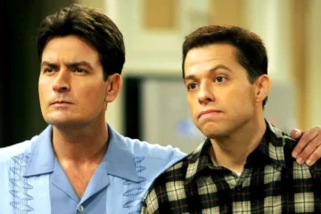 “Su vida se estaba desmoronando y le pagaban más”: Jon Cryer estalla contra Charlie Sheen