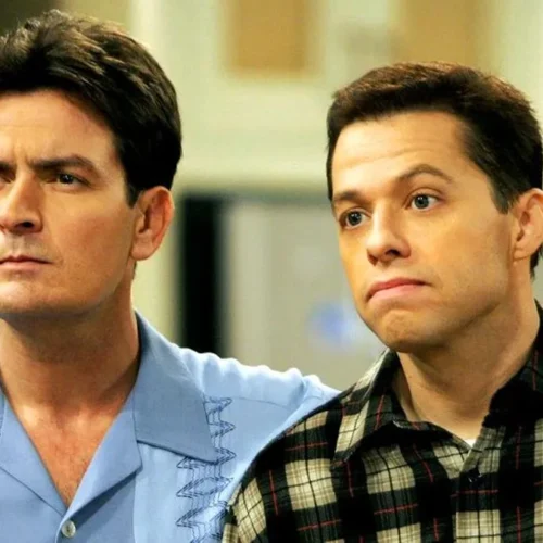 “Su vida se estaba desmoronando y le pagaban más”: Jon Cryer estalla contra Charlie Sheen