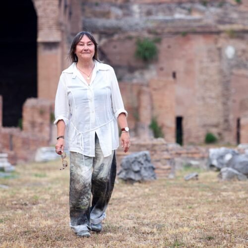 En la nova distopia d’Ali Smith, la repressió i els desnonaments són el pa de cada dia