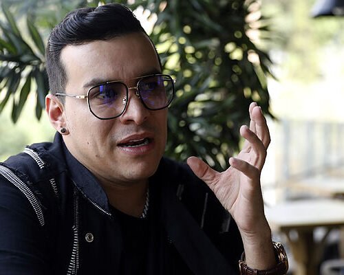 El cantante colombiano de música popular Yeison Jiménez fallece en accidente de avioneta