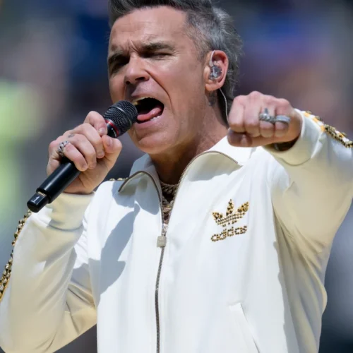 Robbie Williams supera a The Beatles con récord de álbumes número uno en el Reino Unido