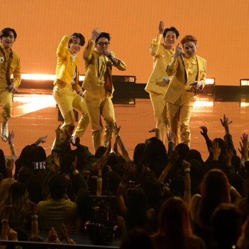 Sheinbaum eleva a la diplomacia la demanda de los fans y pide a Corea más conciertos de BTS en México