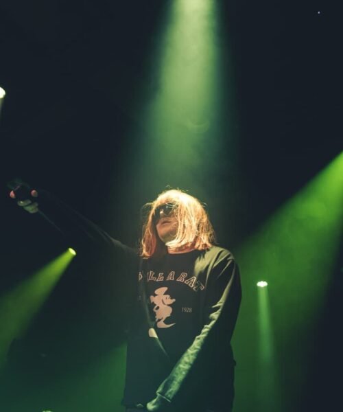 Rusowsky valida su poliédrica visión del pop en el Roig Arena