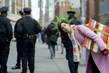 ‘Elsbeth’, la abogada y detective más astuta de Movistar Plus+, renueva por una cuarta temporada