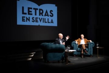 Pérez-Reverte anuncia que el polémico foro suspendido sobre la Guerra Civil en Sevilla se celebrará en octubre e invitará a Pablo Iglesias