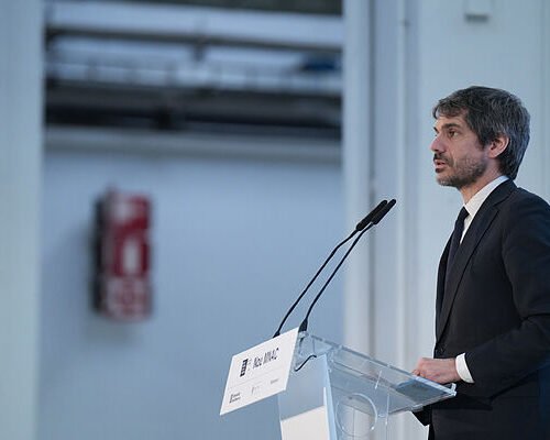 Urtasun cede ante los sindicatos y paraliza su fórmula para reformar el Inaem tras las protestas