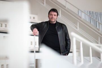 Carles Rebassa construeix una satisfactòria trama sobre la condició humana a ‘Prometeu de mil maneres’, Premi Sant Jordi