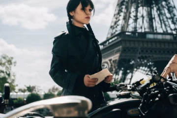 ‘Miércoles’ se muda a París: Netflix desvela la primera imagen de su tercera temporada