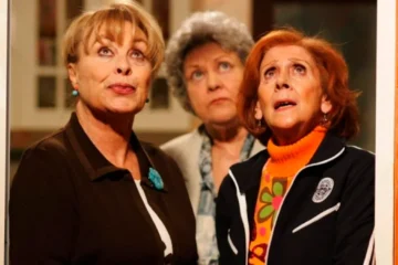 Marisa, Vicenta y Concha de ‘Aquí no hay quien viva’ vuelven al teatro con ‘Esperando a Manolo’ en los Teatros Luchana