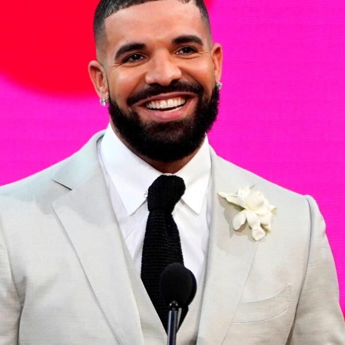 Drake rompe el récord histórico de Michael Jackson y se convierte en el artista masculino con más números uno en solitario
