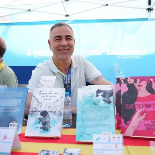 Sant Jordi celebra la literatura que conecta con la vida: Miguel Ángel Cruz Álvarez presenta sus obras “Tropezar dos veces con la misma piedra” y “Mirar hacia arriba cuando llueve”