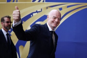 Infantino amenaza al fútbol mundial
