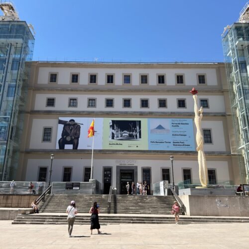 ¿Te gustaría conocer el Museo Reina Sofía?