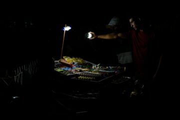 Cuba, paralizada y a oscuras