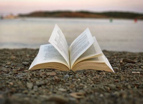 Tres propuestas de lecturas para soñar la economía del futuro este verano