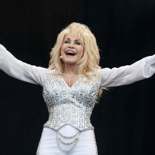 La vida y trayectoria de Dolly Parton, la leyenda de la música country