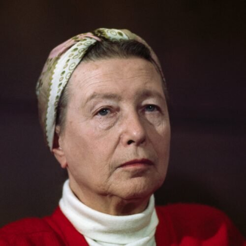 La directora de Prodemu excluye a Simone de Beauvoir de la lista de autoras destacadas por la institución