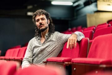 Paco Bezerra y su Santa Teresa se redimen en París cuatro años después de la censura en Madrid