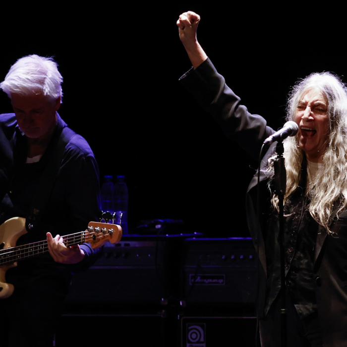 Patti Smith sumerge en un ritual chamánico Gijón para celebrar los 50 años de su primer concierto en España