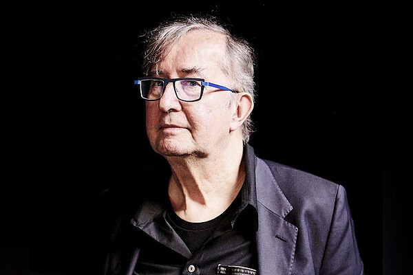 Guy Cassiers, el pope del teatro que disecciona Europa: «Querer olvidar de inmediato la Segunda Guerra Mundial nos hizo prisioneros de nuestro pasado»